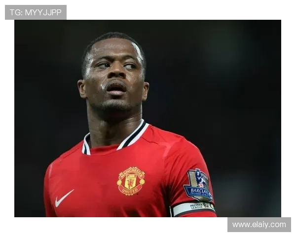 埃弗拉批评队友惹怒球迷情绪爆发